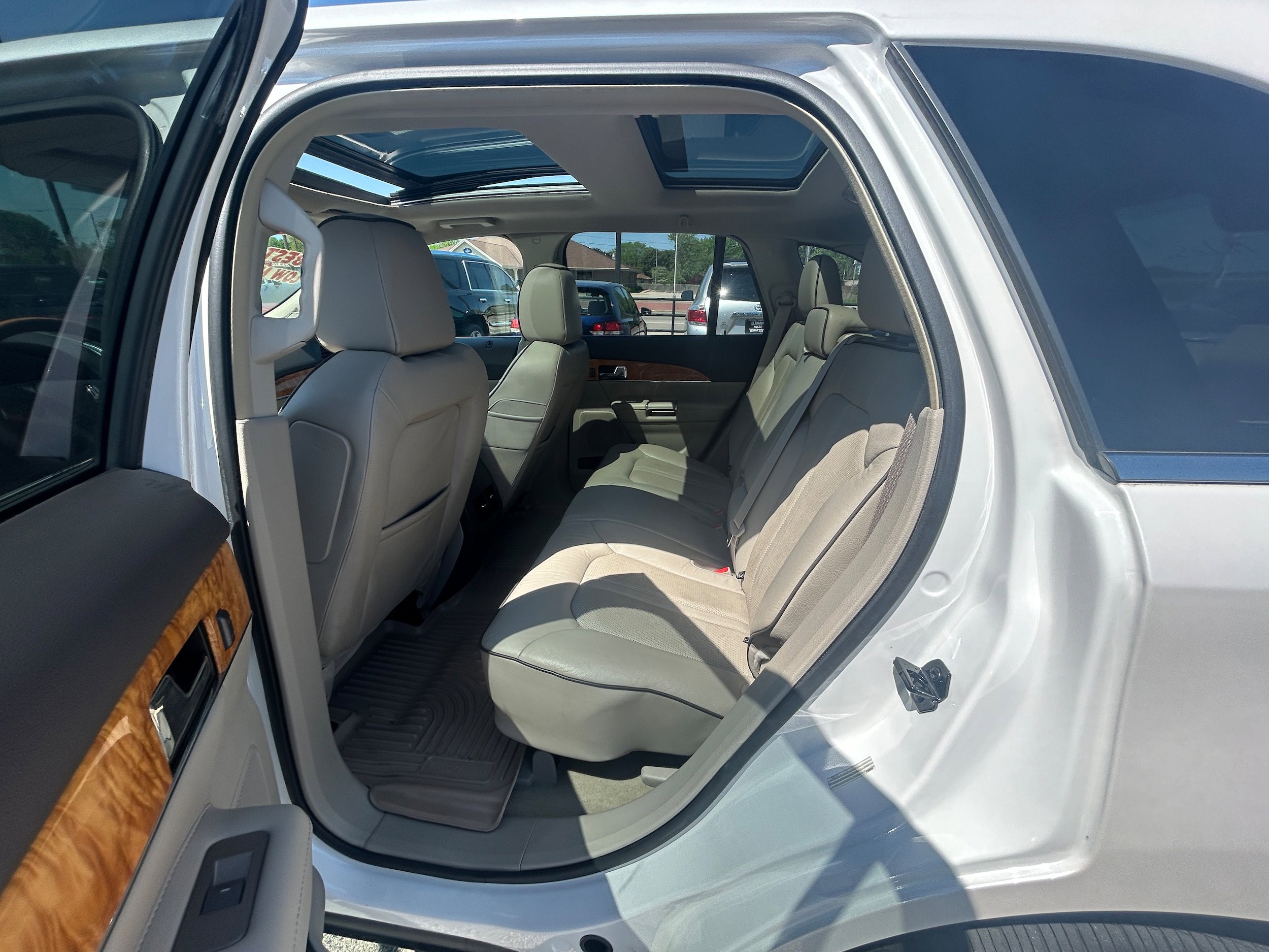 Used 2014 Lincoln MKX AWD w/ Equipment Group 102A image 5