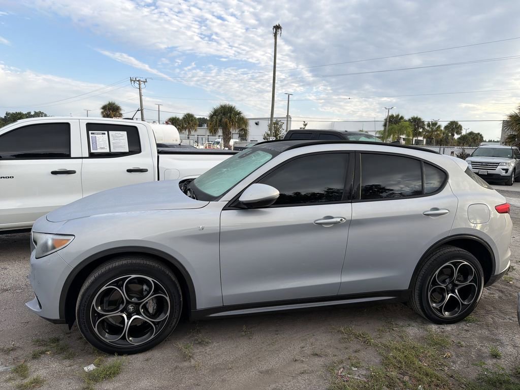 Used 2022 Alfa Romeo Stelvio Ti AWD/4WD image 5