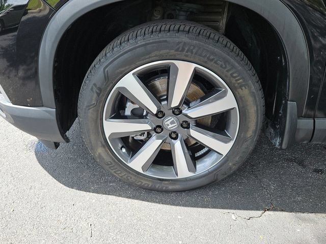 Certified 2025 Honda Pilot Touring image 9