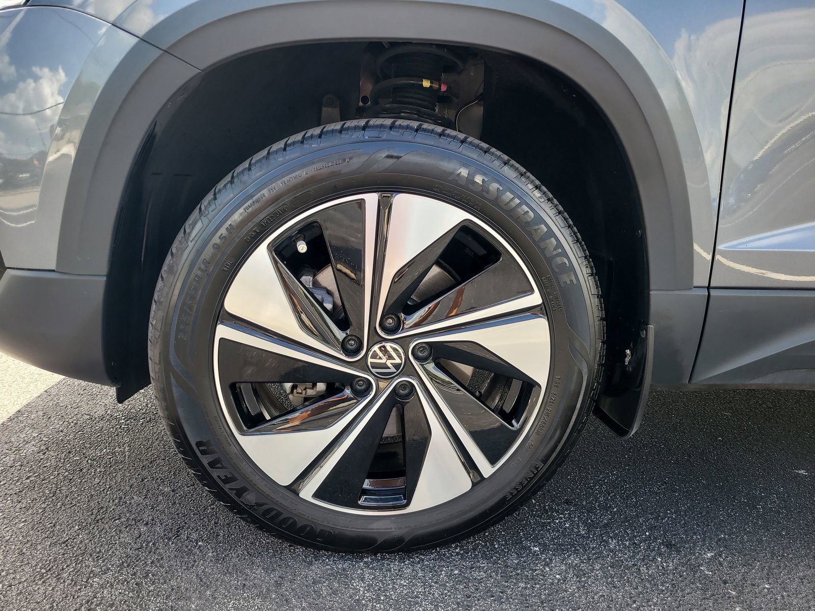 Used 2024 Volkswagen Taos SE image 7