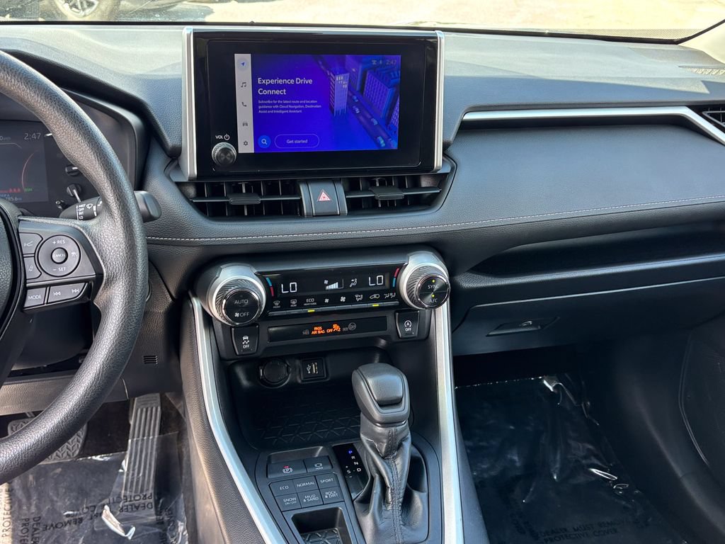 Used 2025 Toyota RAV4 XLE AWD/4WD image 21