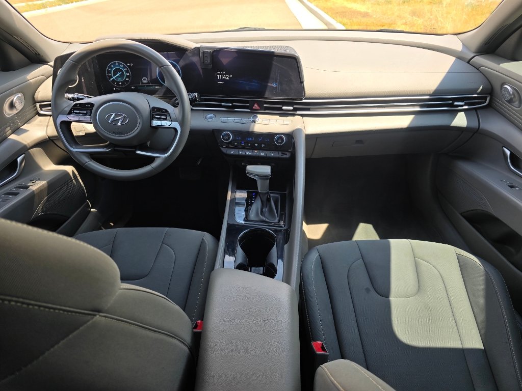 Used 2023 Hyundai Elantra SEL w/ Convenience Package FWD image 25