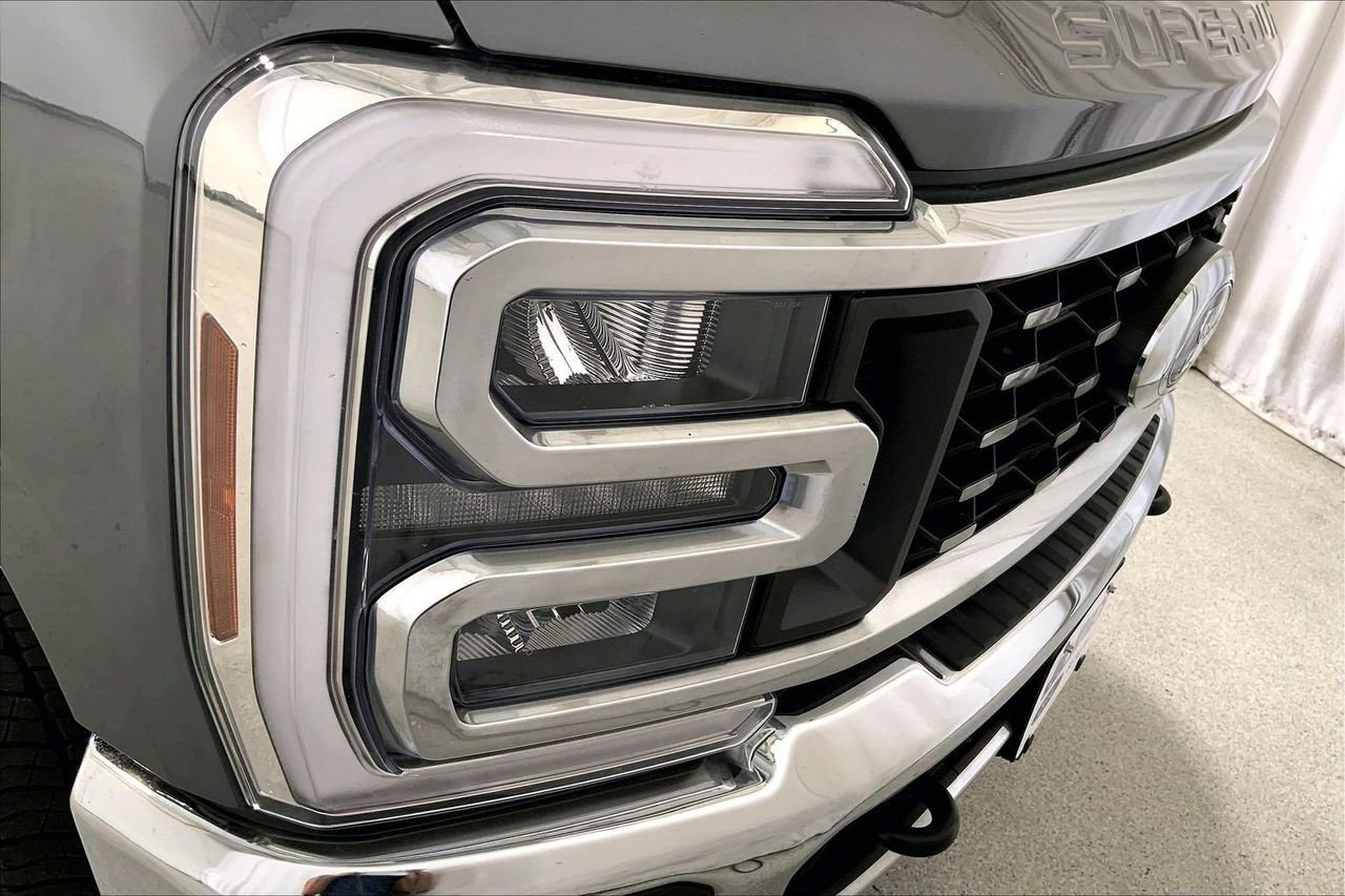 Used 2025 Ford F350 Lariat image 12