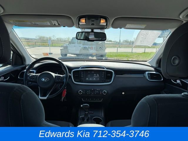 Used 2017 Kia Sorento LX w/ LX Convenience Package image 19