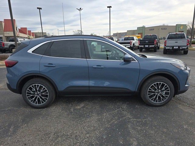 New 2026 Ford Escape SE w/ Class II Trailer Tow Package image 6