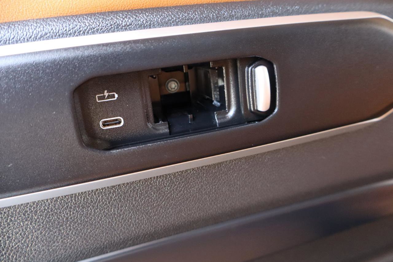 Used 2023 BMW X7 xDrive40i w/ Premium Package image 24