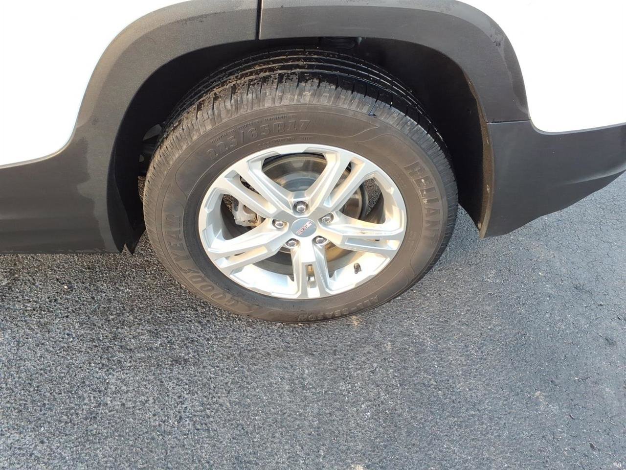 Used 2022 GMC Terrain SLE w/ Driver Convenience Package image 7