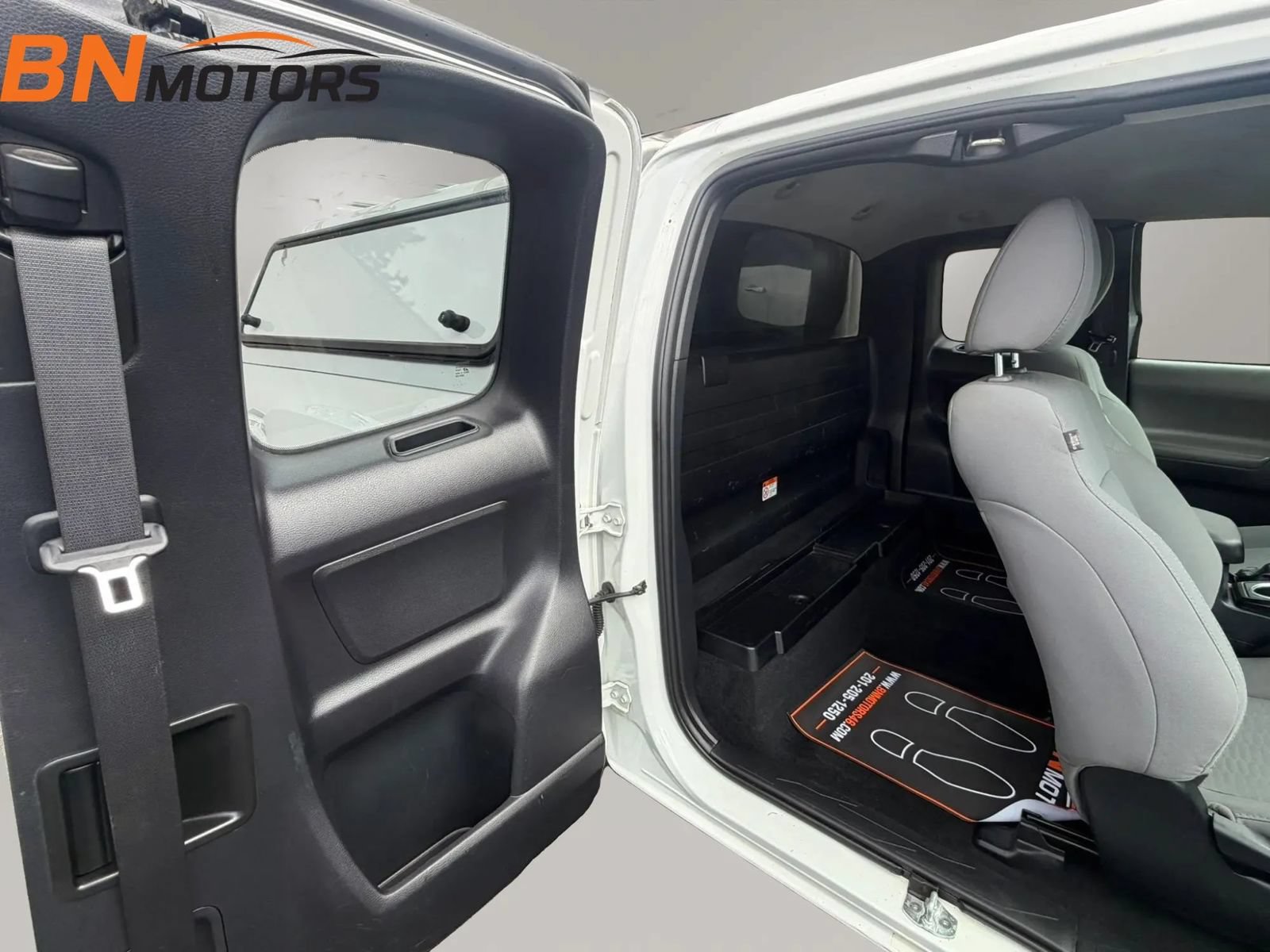 Used 2019 Toyota Tacoma SR RWD image 13
