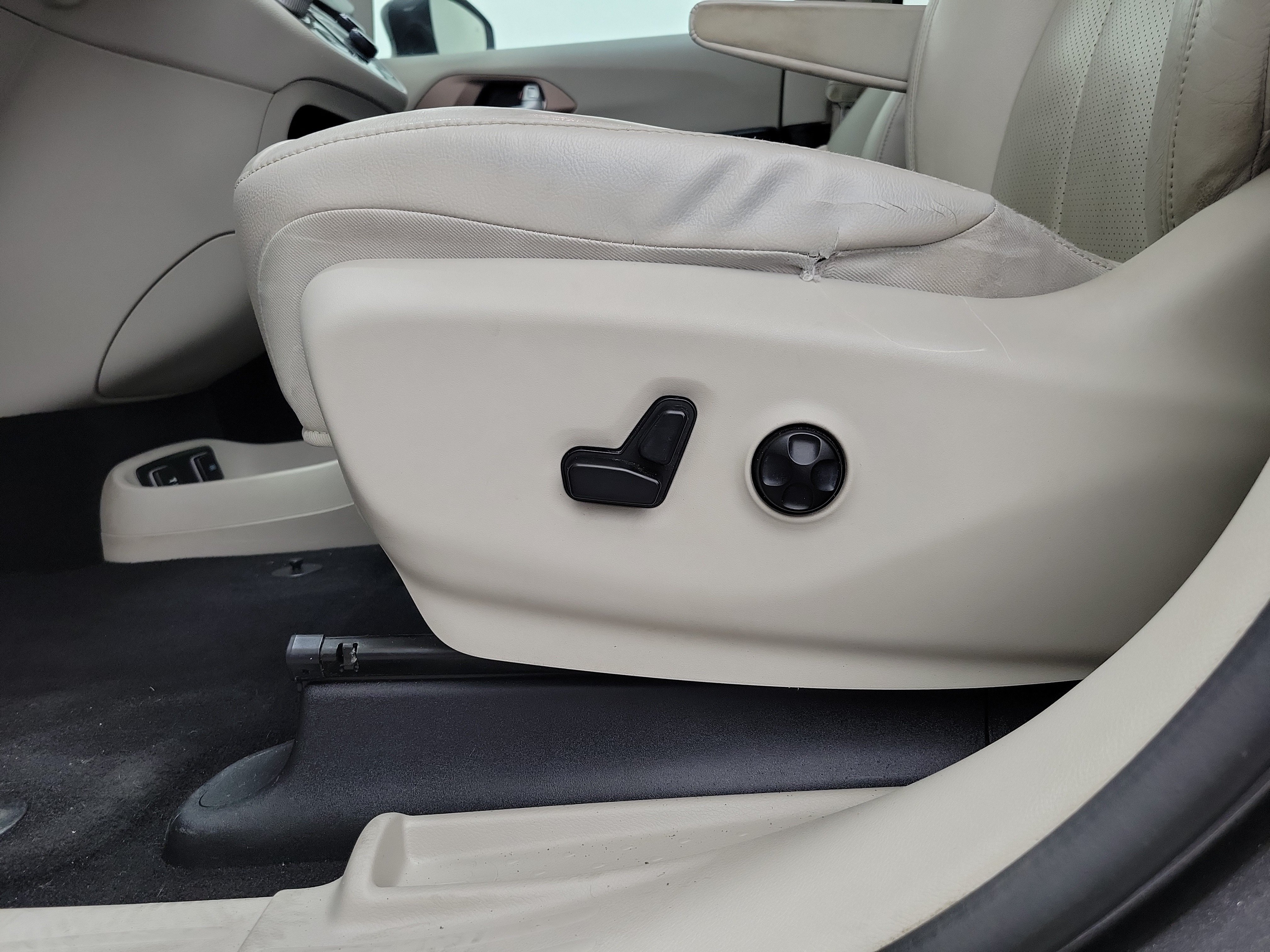 Used 2017 Chrysler Pacifica Touring-L Plus w/ Tire & Wheel Group FWD image 22