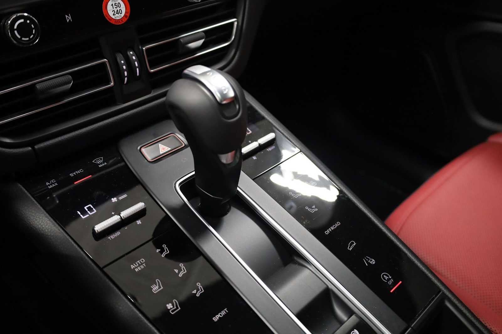 New 2026 Porsche Macan image 28