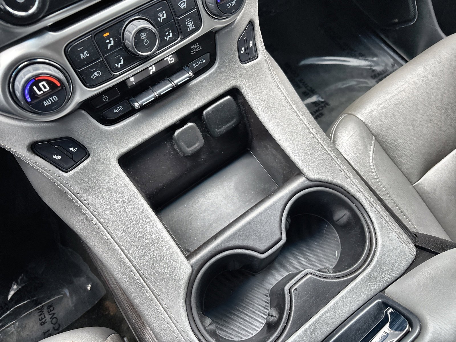 Used 2015 Chevrolet Suburban LT image 29