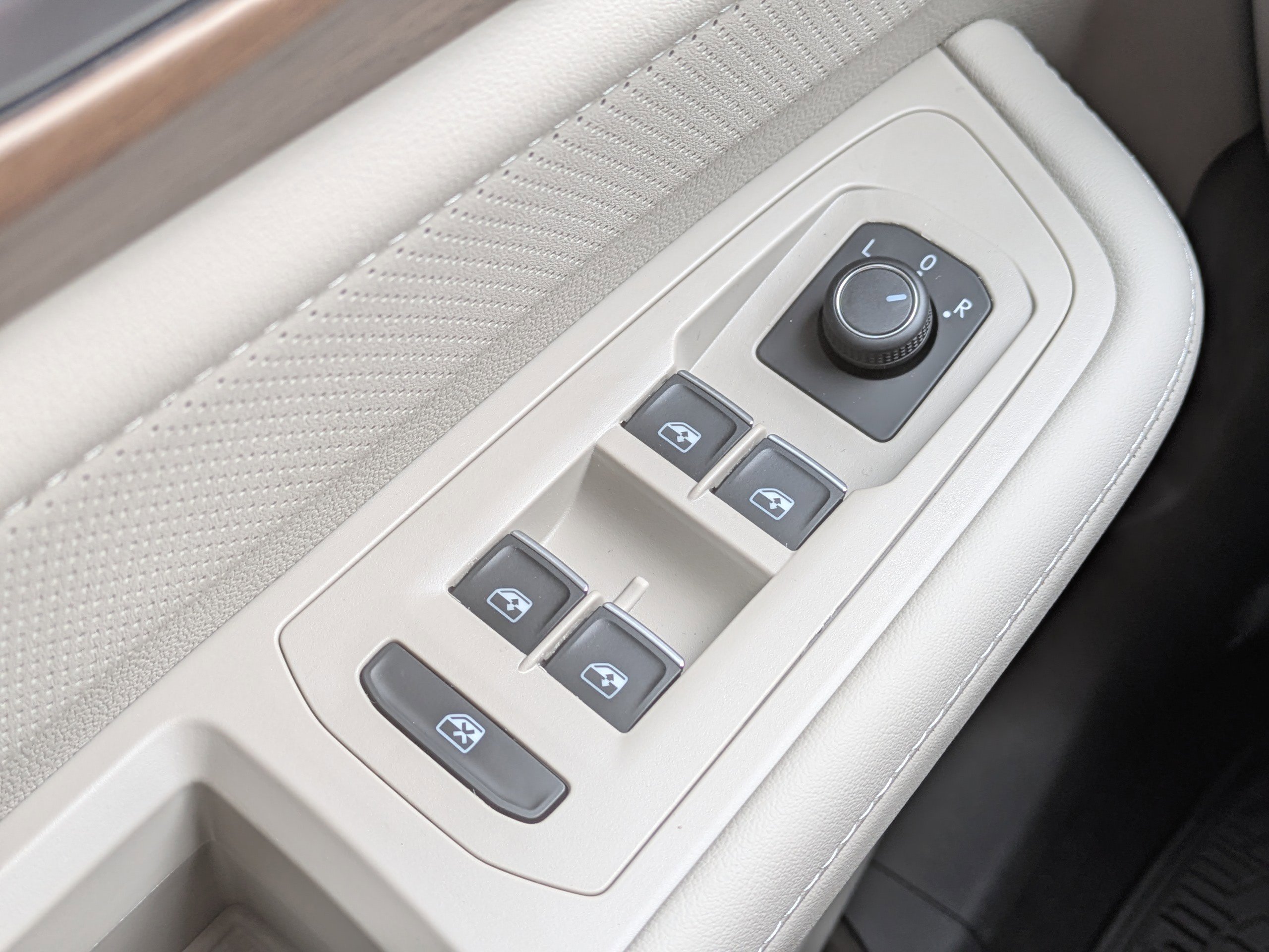 New 2026 Volkswagen Atlas SE image 26