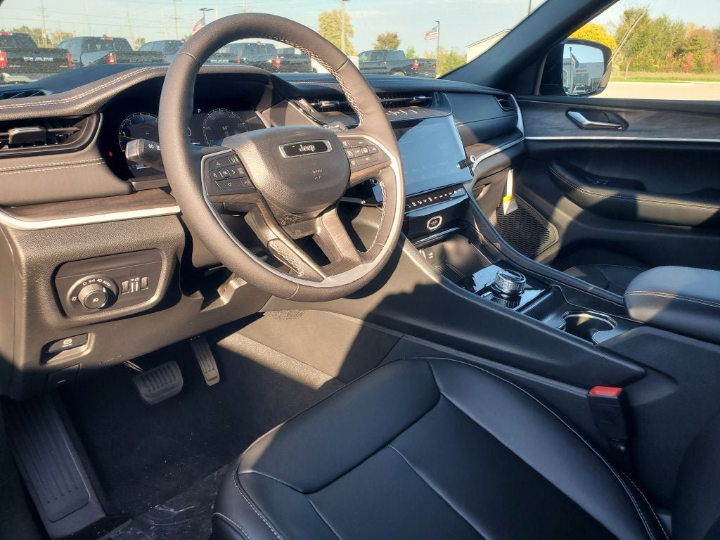 New 2027 Jeep Grand Cherokee L Limited AWD/4WD image 11