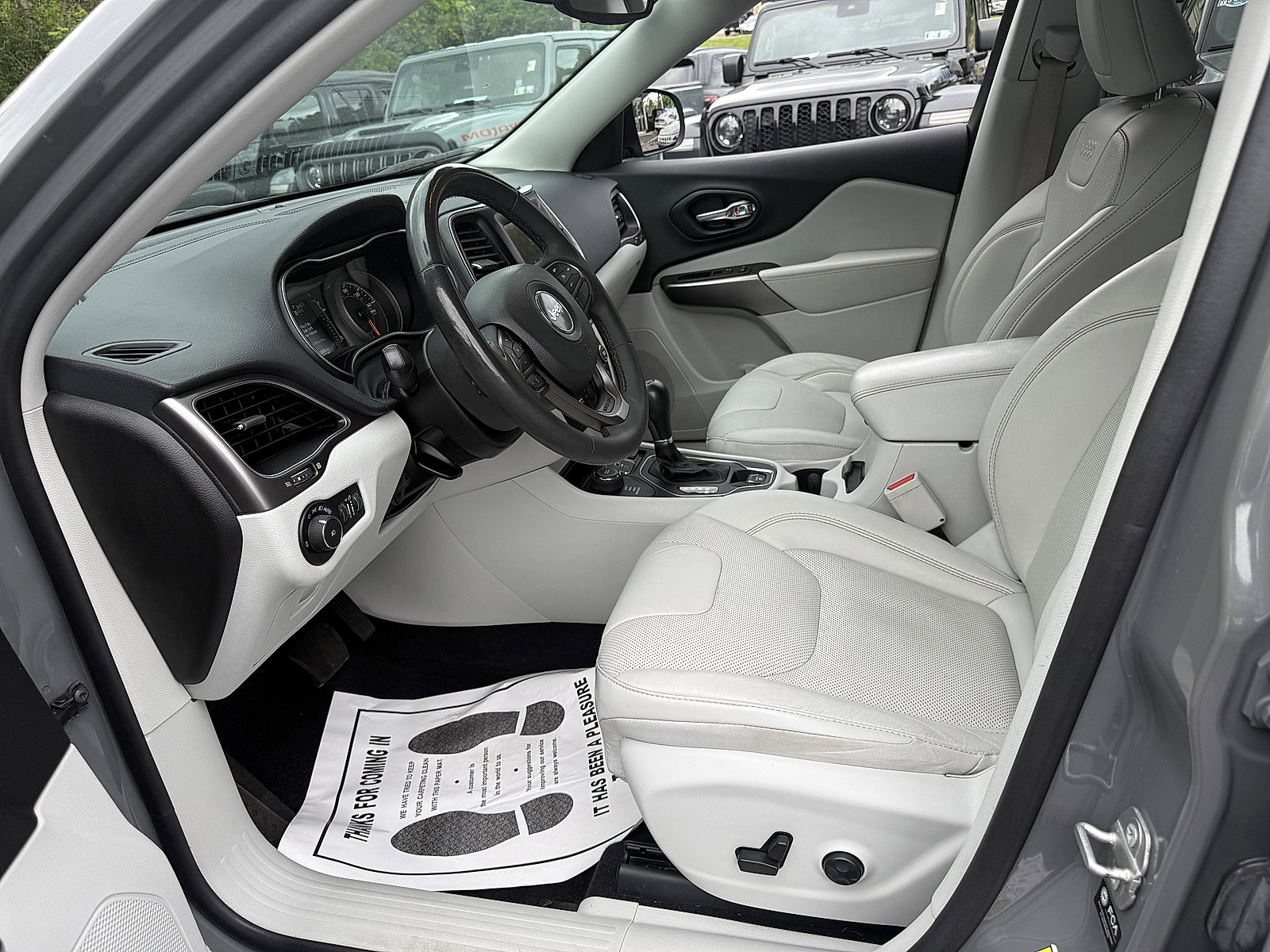 Used 2021 Jeep Cherokee Latitude Lux AWD/4WD image 10