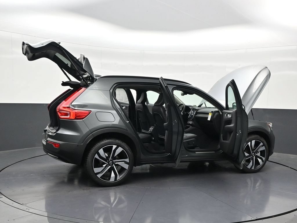 New 2026 Volvo XC40 B5 Plus AWD/4WD image 29