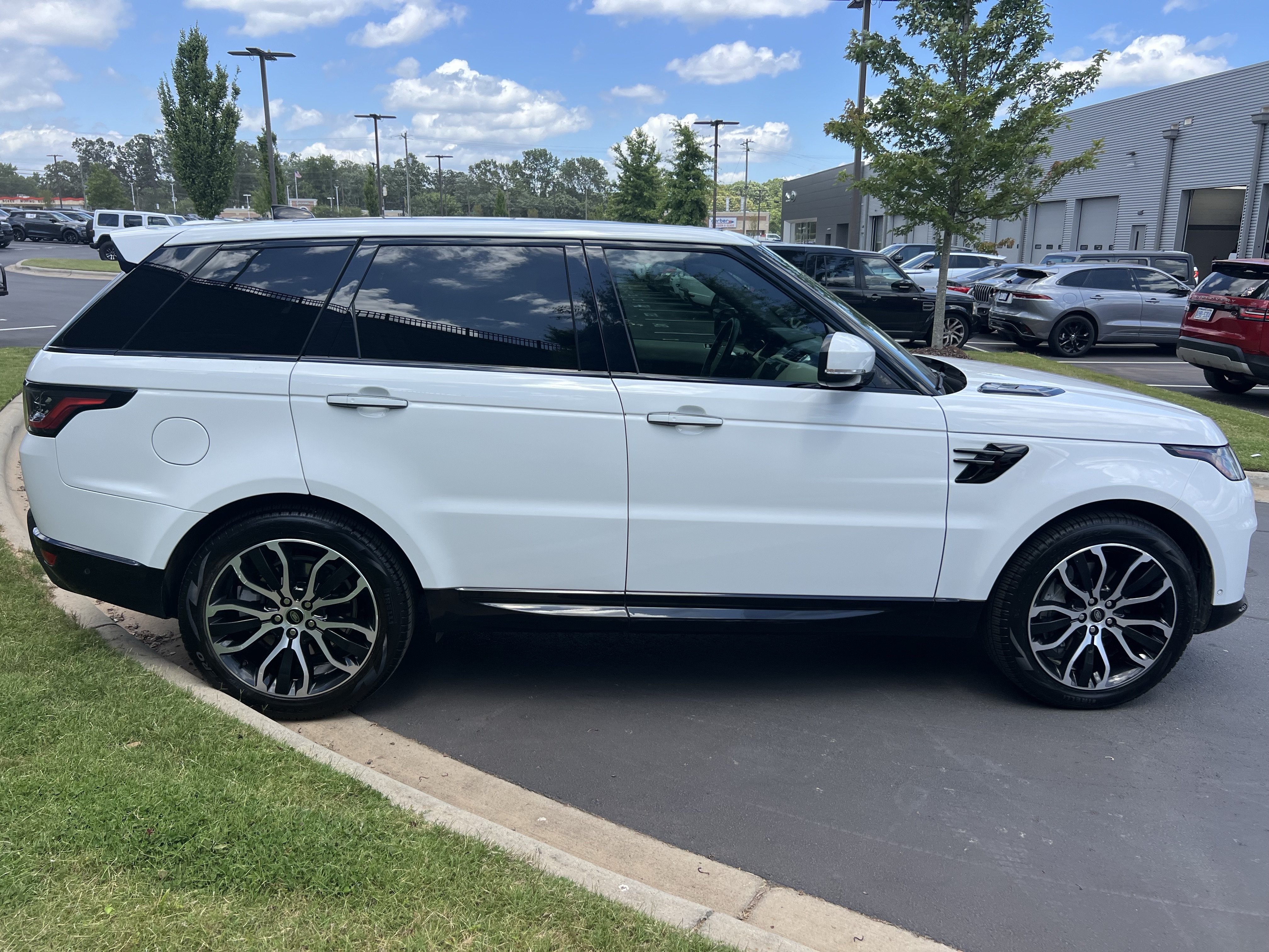 Used 2022 Land Rover Range Rover Sport HSE Silver Edition AWD/4WD image 8