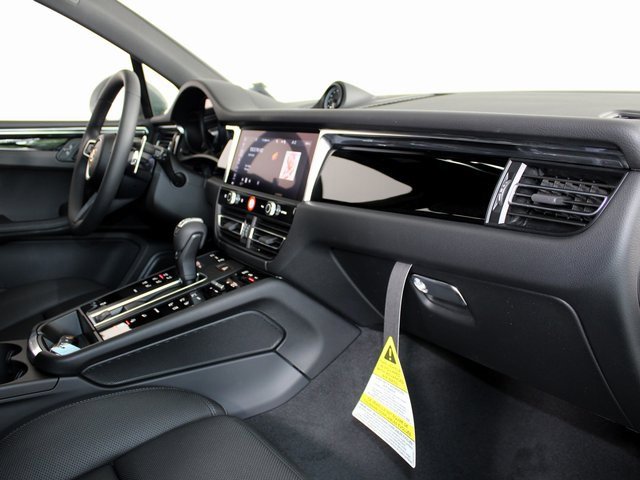 New 2025 Porsche Macan image 27