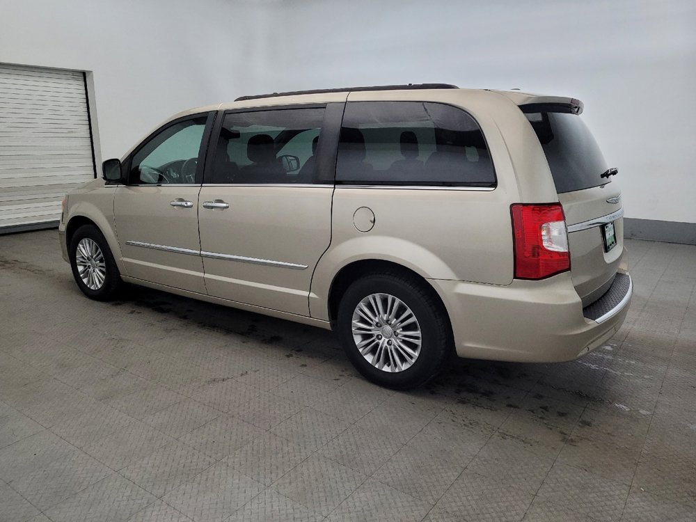 Used 2015 Chrysler Town & Country Touring-L w/ Driver Convenience Group image 3