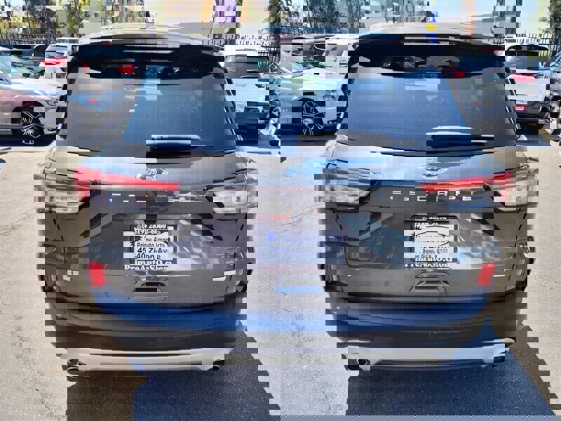 Used 2020 Ford Escape SE image 3