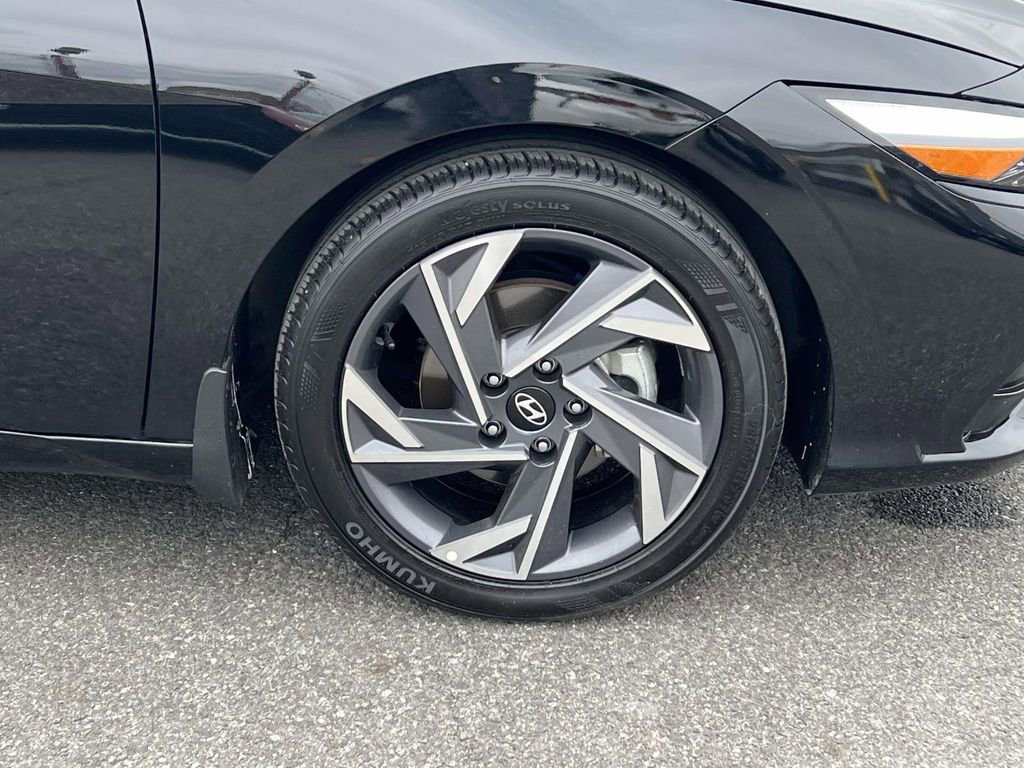 Certified 2025 Hyundai Elantra Limited image 8