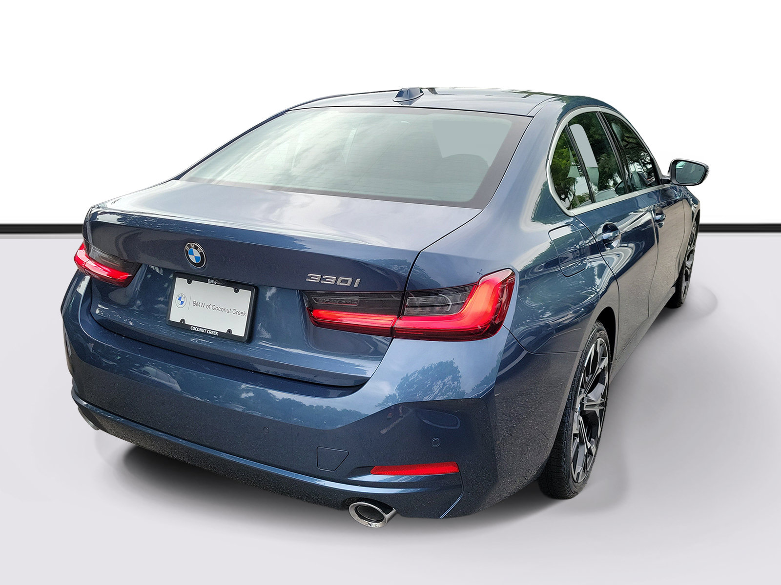 New 2026 BMW 330i Sedan w/ Premium Package RWD image 4