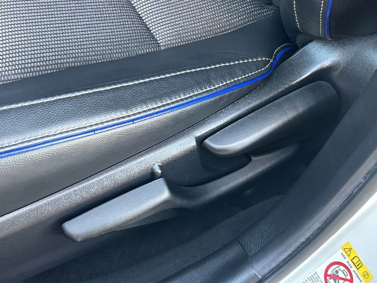 Used 2018 Toyota Corolla SE w/ Carpet Mat Package (TMS) FWD image 17