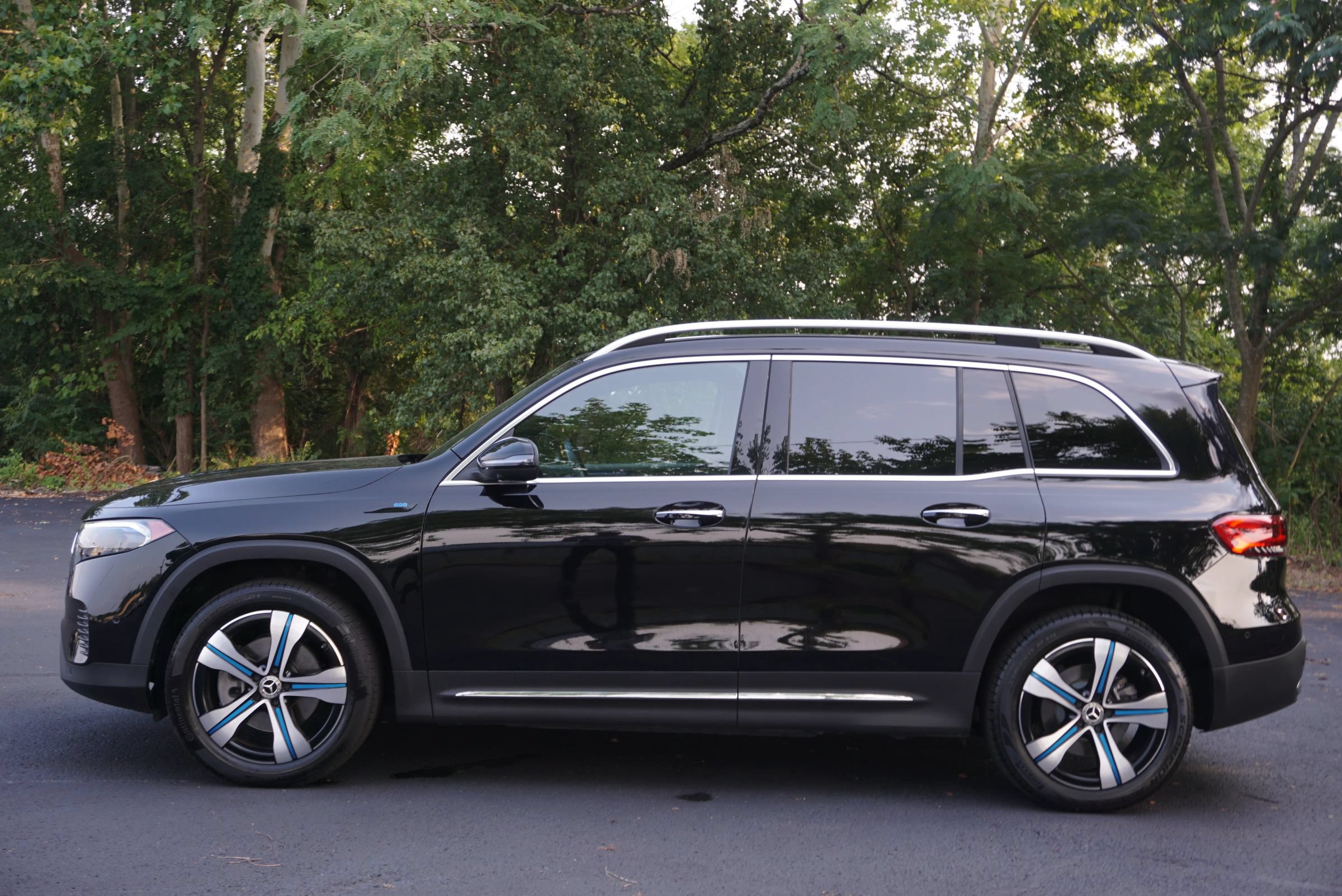 Used 2022 Mercedes-Benz EQB 350 4MATIC w/ Pinnacle Package image 10