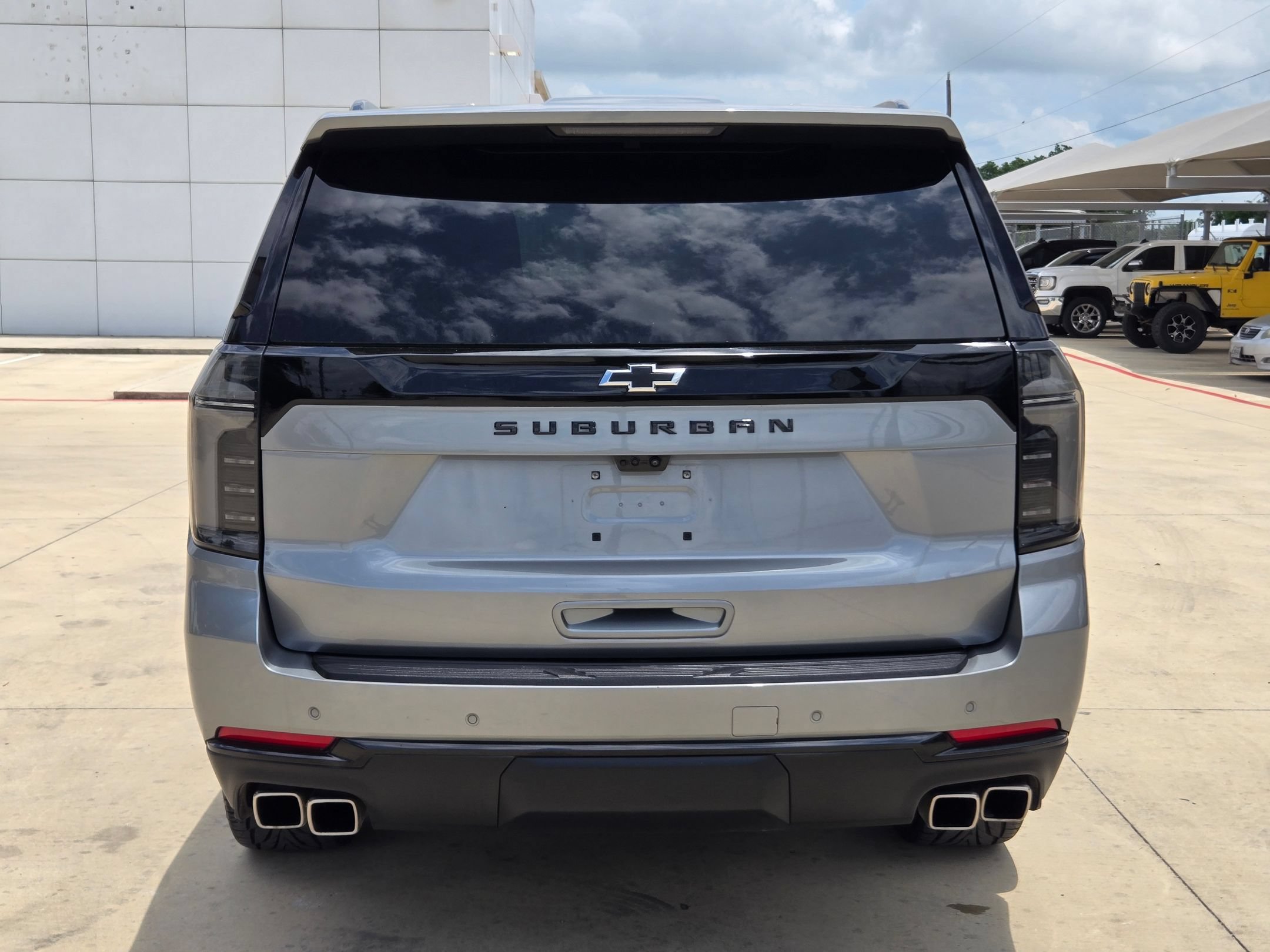 Certified 2025 Chevrolet Suburban High Country AWD/4WD image 6