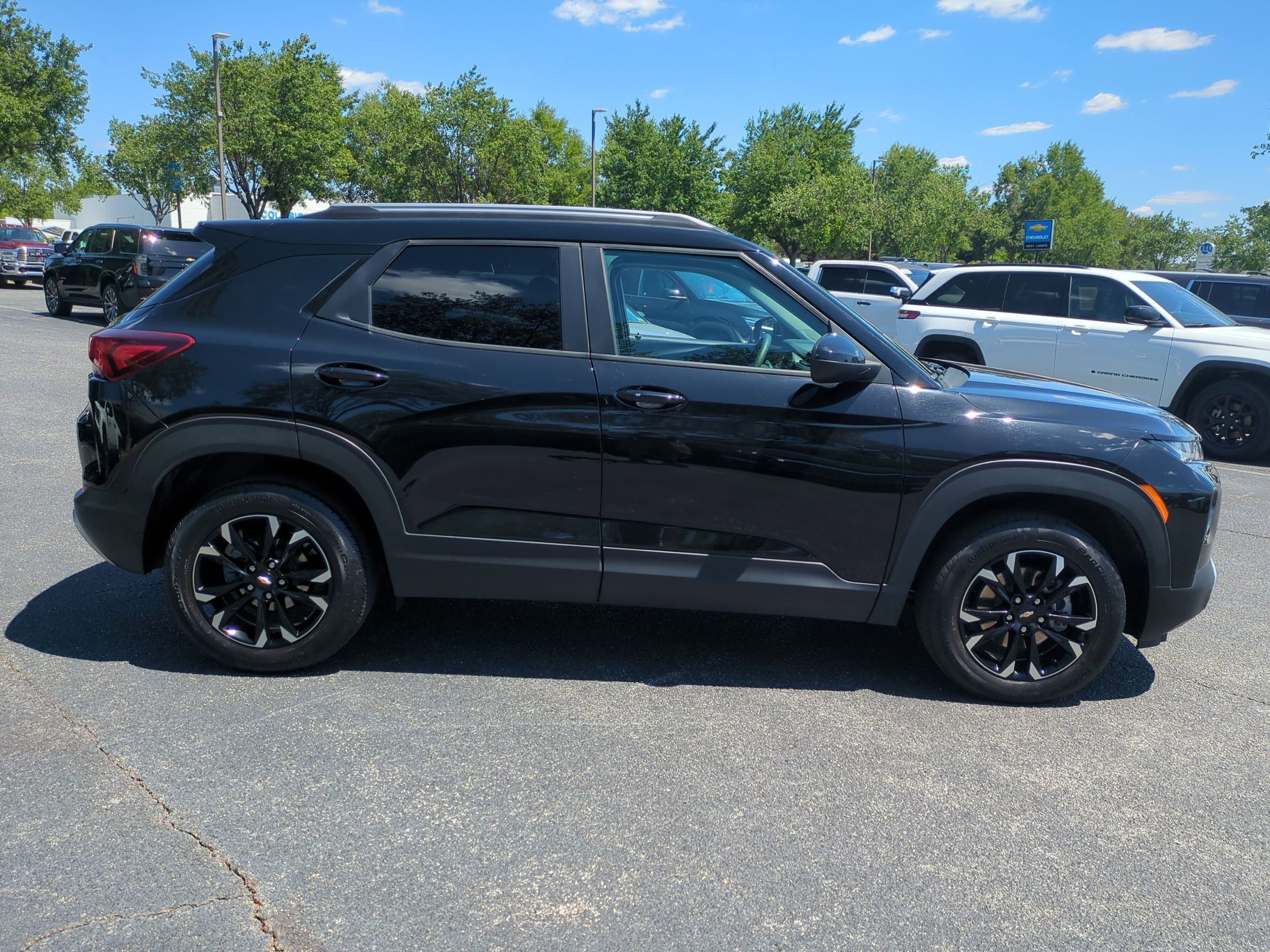 Used 2023 Chevrolet TrailBlazer LT w/ Convenience Package AWD/4WD image 11