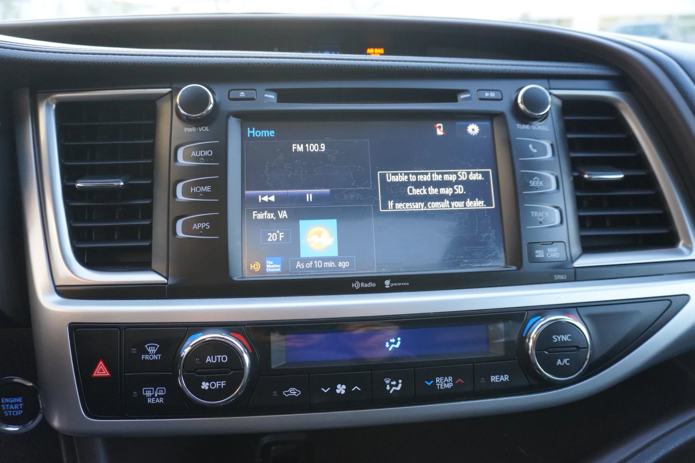 Used 2015 Toyota Highlander XLE image 16