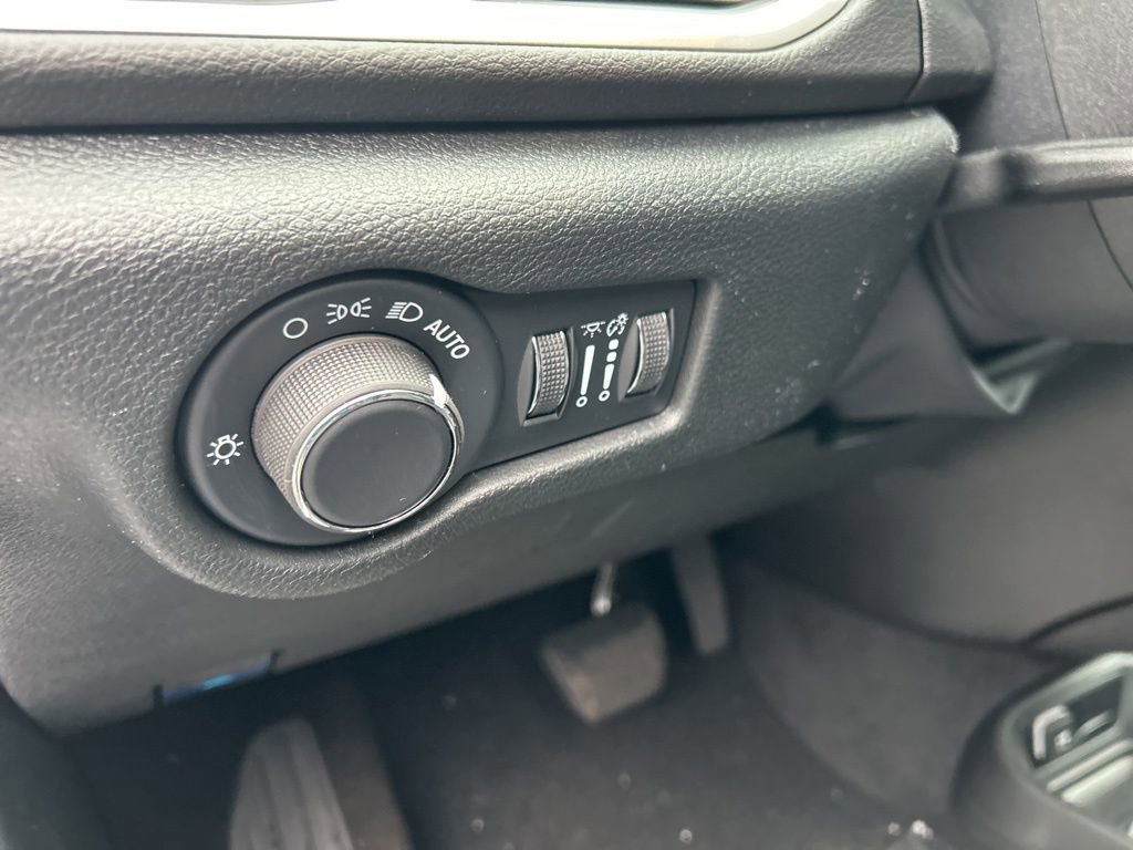 New 2026 Chrysler Voyager LX image 15