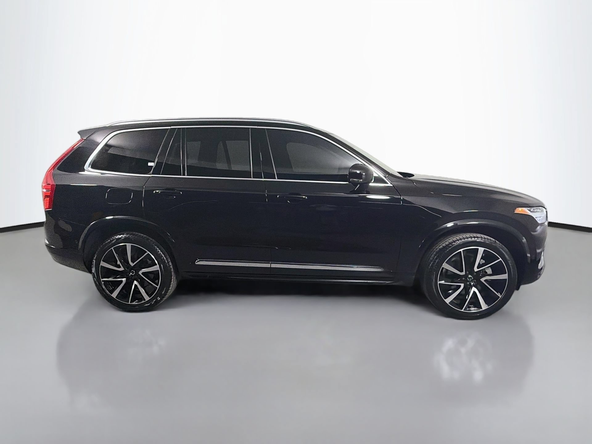 Certified 2024 Volvo XC90 B5 Plus w/ Protection Package Premier AWD/4WD image 5
