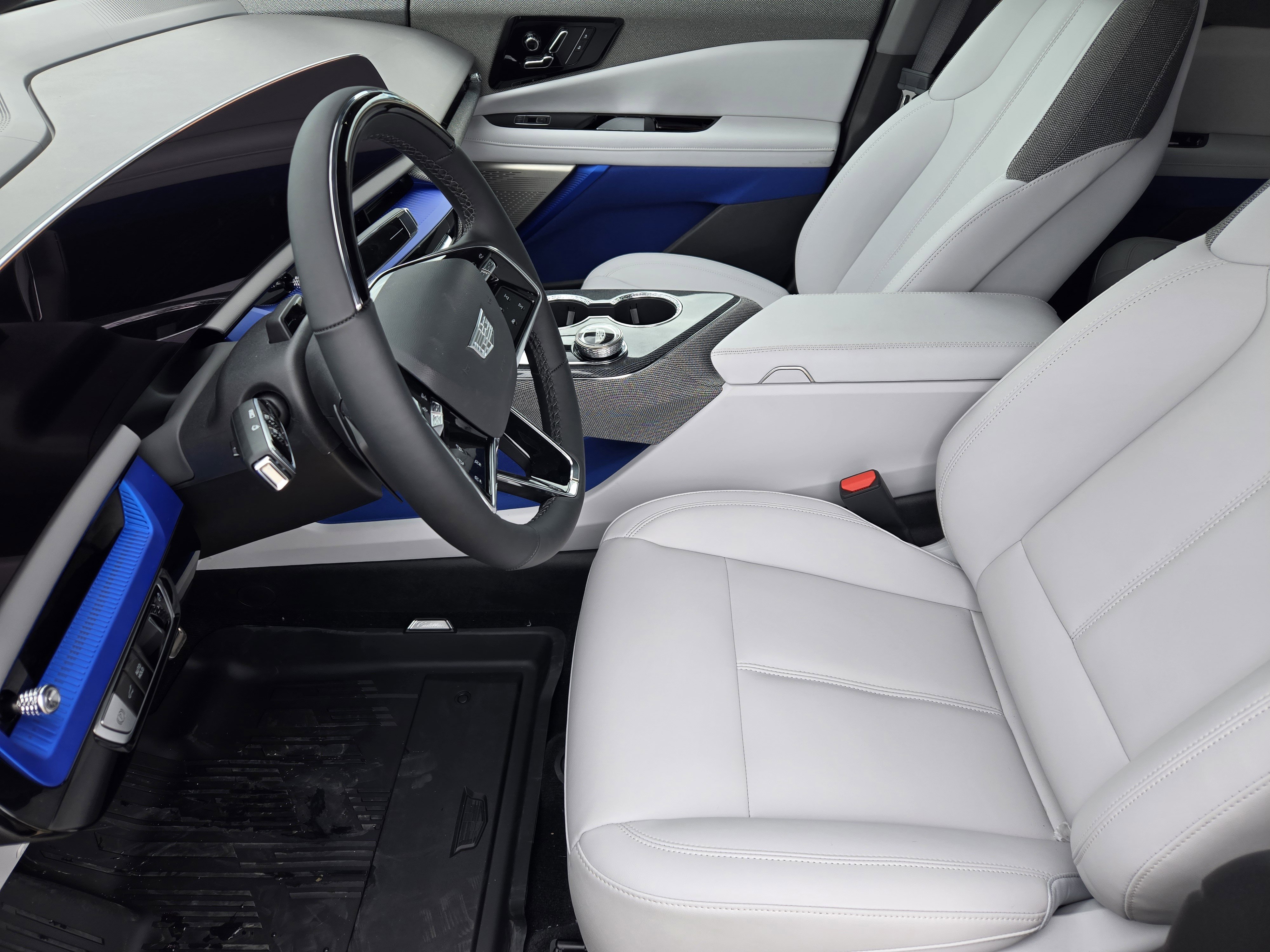 New 2025 Cadillac Optiq Luxury 1 w/ LPO, Floor Liner Package image 8