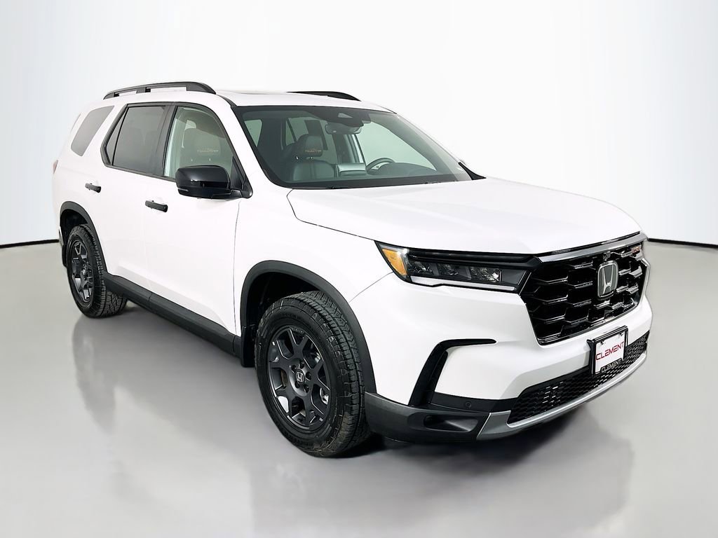 Used 2025 Honda Pilot TrailSport image 4