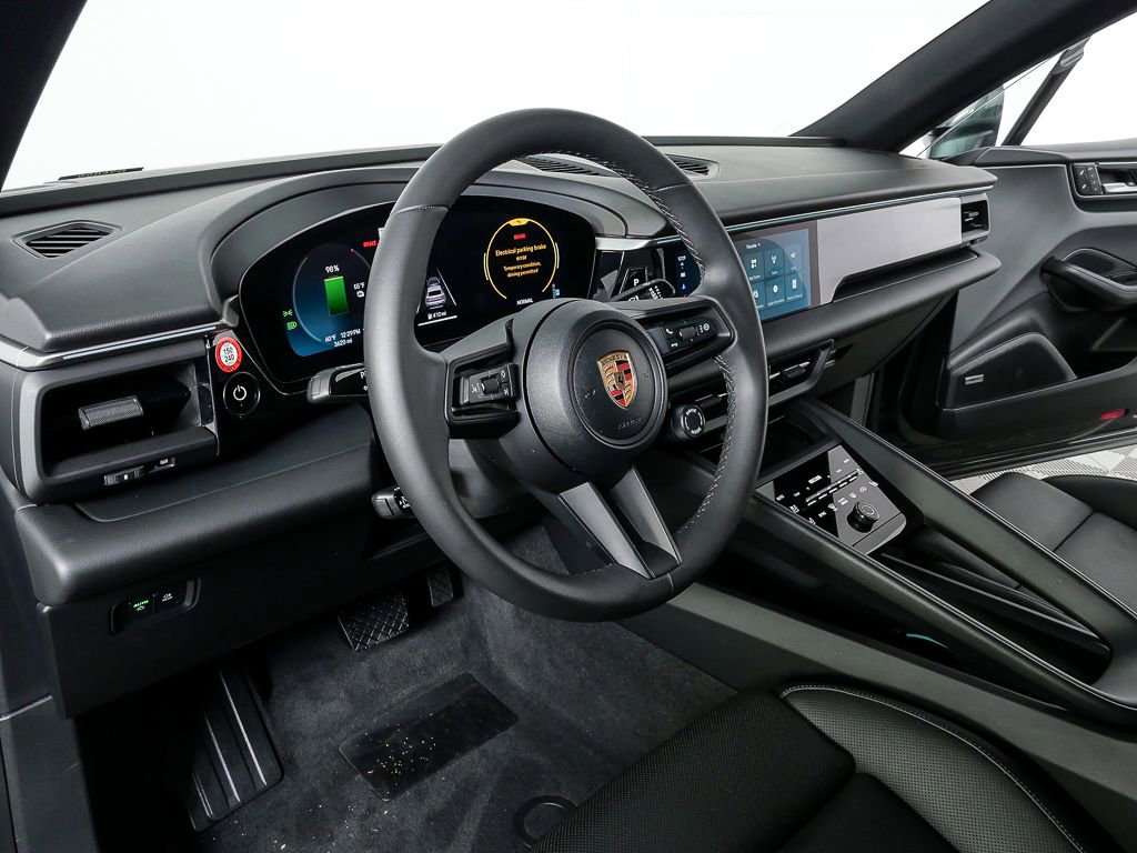 Certified 2025 Porsche Macan Electric image 4