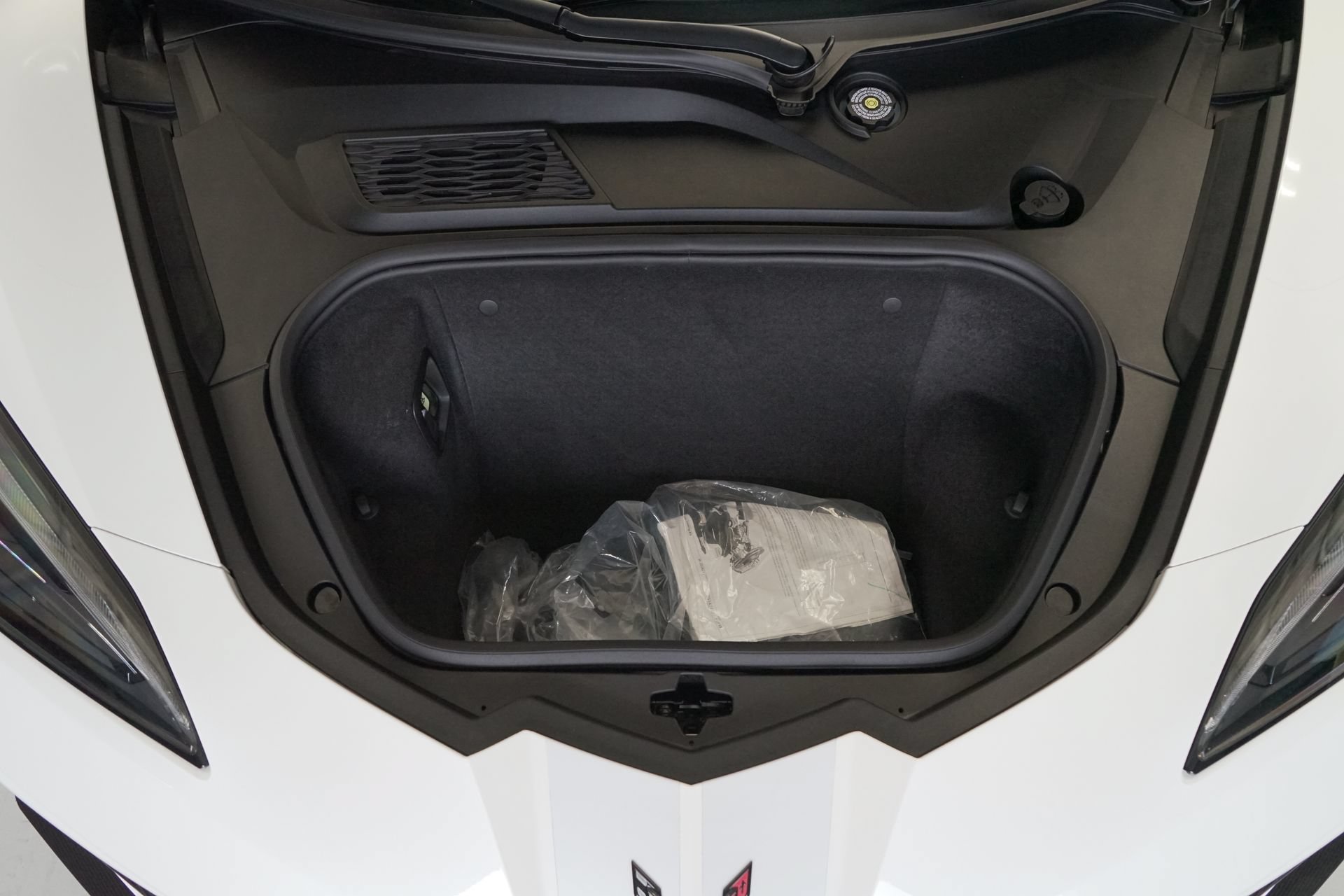 Used 2023 Chevrolet Corvette Stingray Premium Conv w/ Z51 Performance Package RWD image 31
