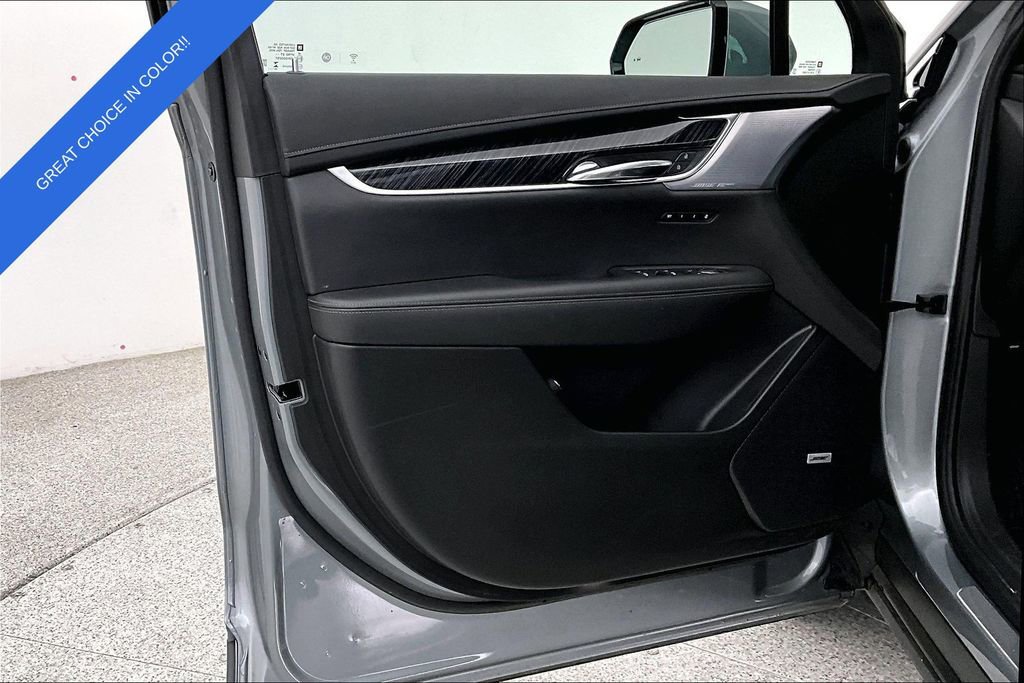 Used 2025 Cadillac XT6 Premium Luxury image 24