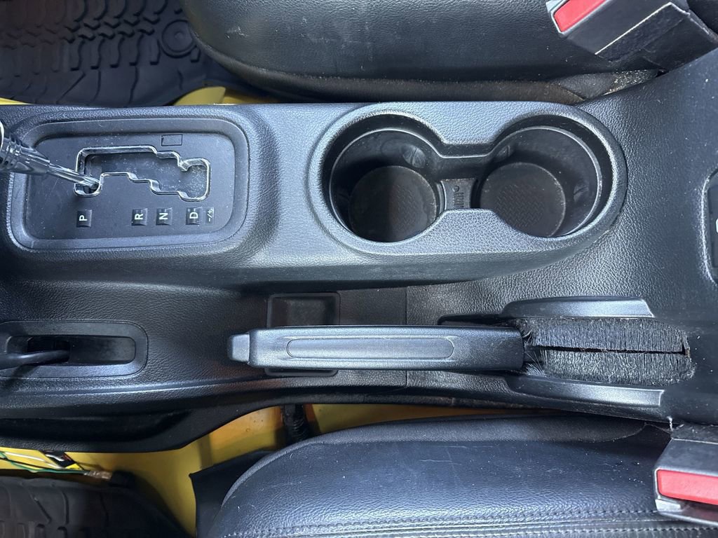 Used 2015 Jeep Wrangler Unlimited Sahara image 29