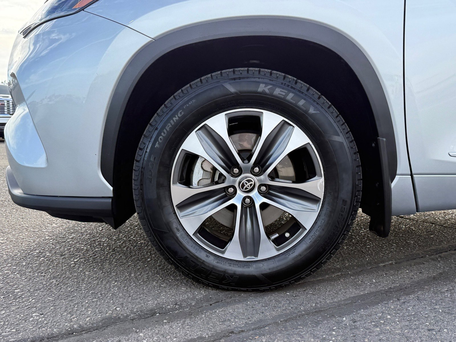 Used 2021 Toyota Highlander XLE image 9