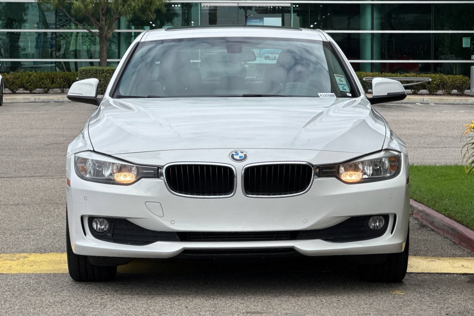 Used 2015 BMW 320i xDrive Sedan AWD/4WD image 9