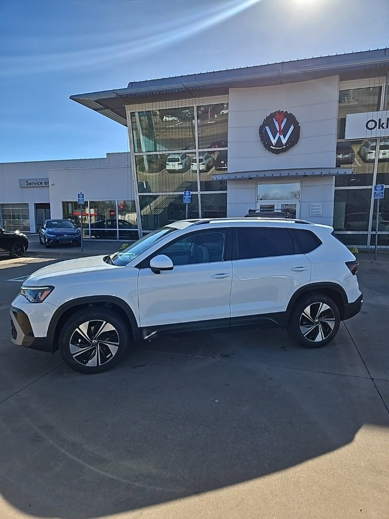 New 2026 Volkswagen Taos SE image 8