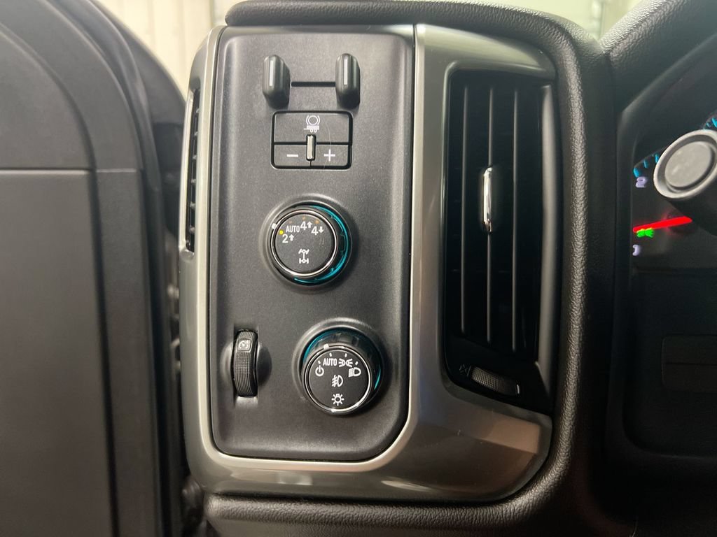 Used 2019 Chevrolet Silverado 1500 LT w/ All Star Edition AWD/4WD image 18
