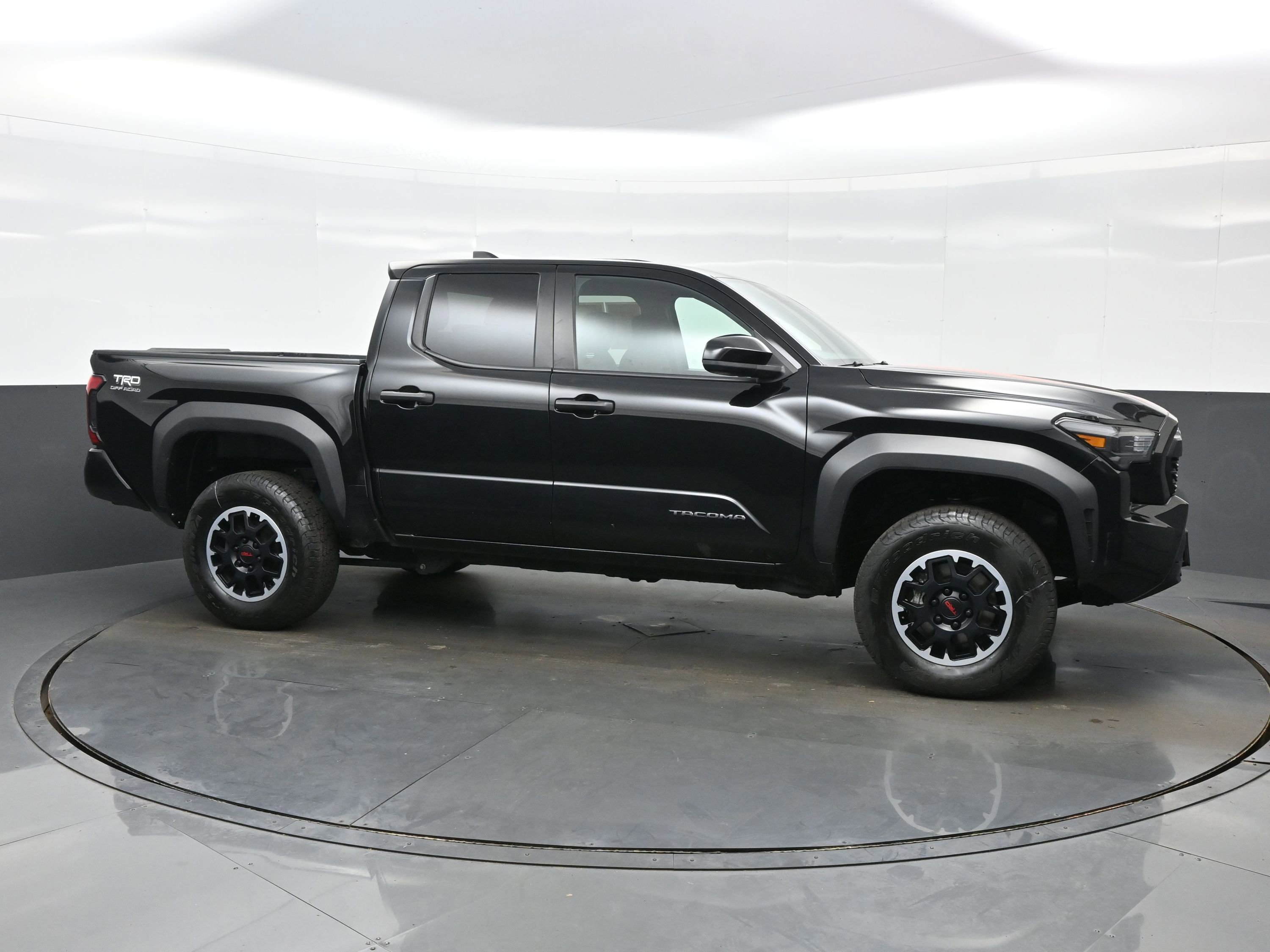 Used 2024 Toyota Tacoma TRD Off-Road AWD/4WD image 7