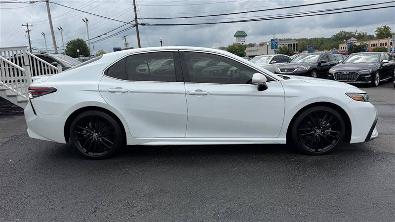 Used 2022 Toyota Camry XSE FWD image 7
