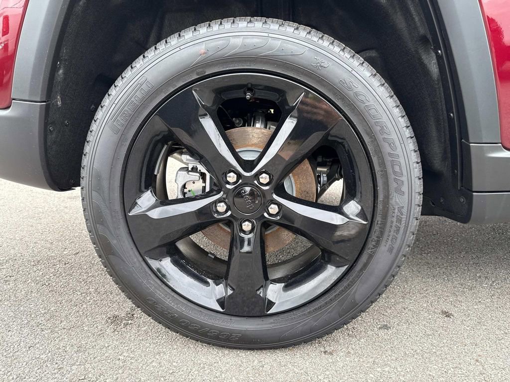 New 2025 Jeep Grand Cherokee Limited w/ Black Appearance Package AWD/4WD image 9