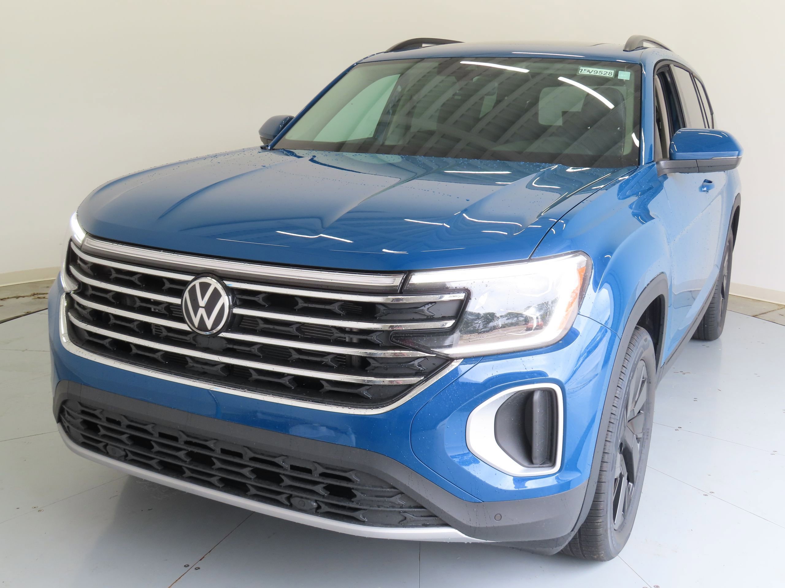 New 2025 Volkswagen Atlas SE FWD image 9
