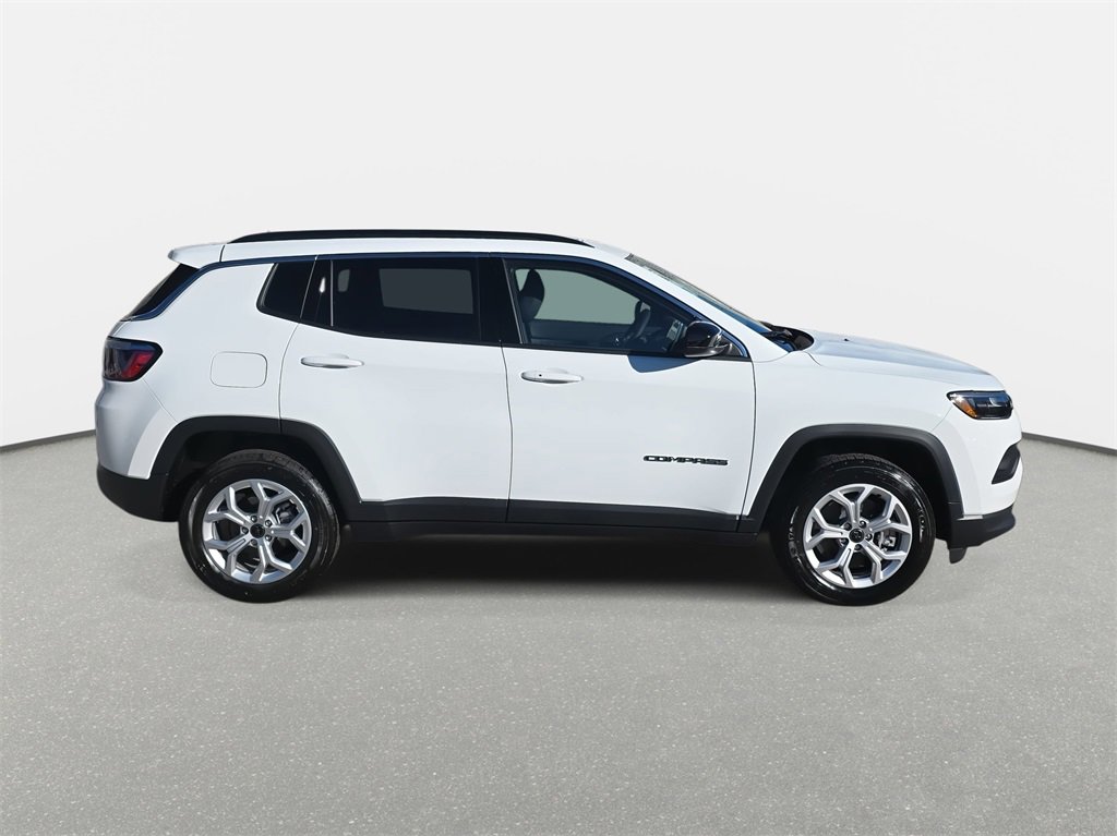New 2026 Jeep Compass Latitude image 4
