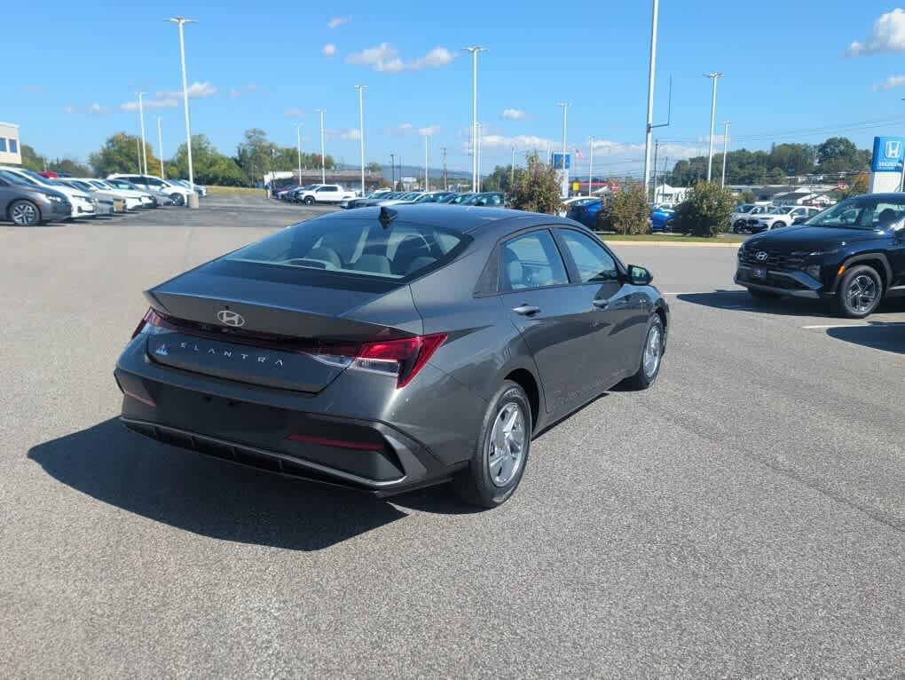 New 2026 Hyundai Elantra SE FWD image 14