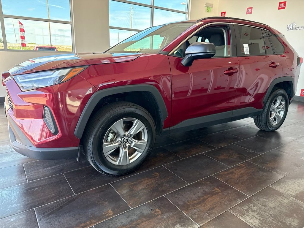 Used 2025 Toyota RAV4 LE AWD/4WD image 4