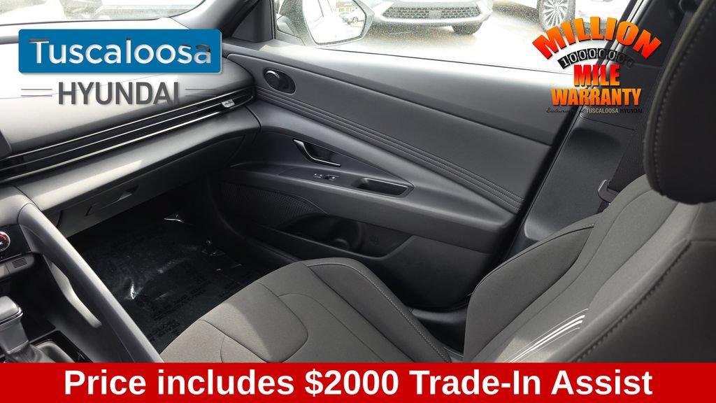 Used 2025 Hyundai Elantra Sport FWD image 28